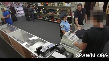 Uniform-Sau: Büro-Pfandhaus-Möse!