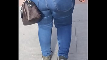 Montrant Bigass Marcher Tout Avec Son Petit Ami