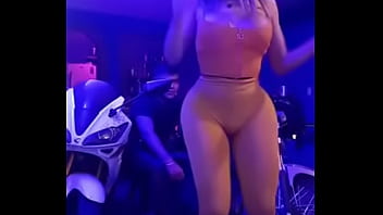 Video CHICA TRANS  PERREANDOLE AL MECÁNICO A CAMBIO DE QUE LE ARREGLE LA MOTO VIDEO COMPLETO EN RED 5536650122