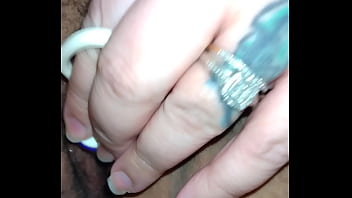 Prettyeyeslilie fucking  a vibrator outside in car...