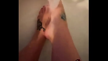 Lil self love on this thirsty Thursday... water yourself ?