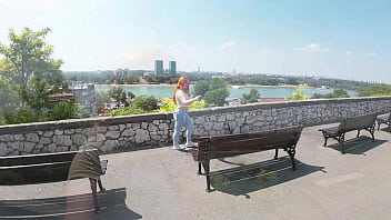 公共の場で失禁する