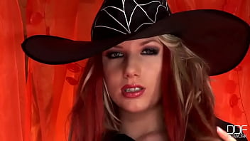 Clip sex Trick or treat yourself to Maye!