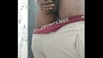 Junger Bengel aus Jamshedpur macht Handarbeit