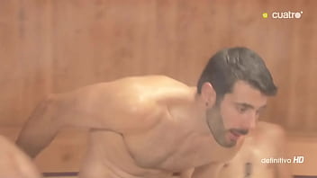 0012 El actor y humorista David Amor muestra su culo en Gym Tony