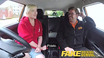 Fahrschule Extrem - Kunstschülerin Squirtet und Kriegt Sahne auf dem Rücksitz