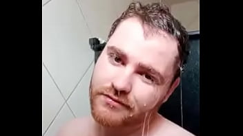 Ruivo se filma no banho e envia para grupode whatsapp 01