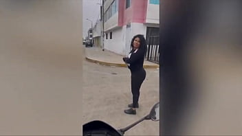 Me Abordaron Saliendo Del Gym Y Termine Chupandole La Verga En La Calle...