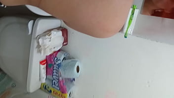 Bien puta aflojó las nalgas y lo mamo