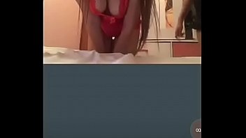 Novinhas safadinhas dançando e pagando peitinho no periscope