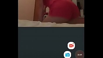 Novinhas safadinhas dançando e pagando peitinho no periscope