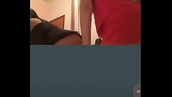 Novinhas safadinhas dançando e pagando peitinho no periscope