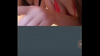 Novinhas safadinhas dançando e pagando peitinho no periscope