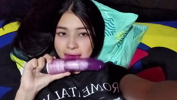 Latina de grandes tetas pillada con el novio de su hermanastra en video llamada ( CASERO REAL)