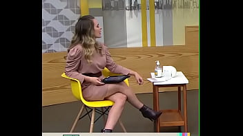 Regiane Tapias - Revista da Manha - Bem Sexy de Saia (05.05.21) (Parte 02)