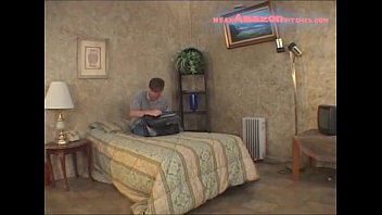 Maid Ava Devine facesitting