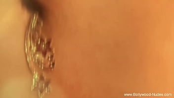 Teasing Dance From Indian MILF And Shows Her Body