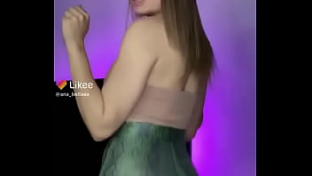 Mira como rebotan esas nalgas en tu pene imagina en tu sudconciente