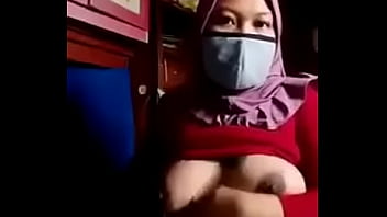 Istri Nakal Pamer Susu...