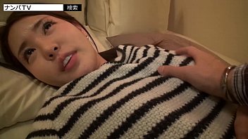 【素人ナンパ企画】黒パンストショートパンツの可愛い貧乳ギャルが全裸でおっぱい乳揉みされ巨根チンポ手コキフェラ♡