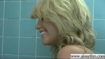 Solo Amateur Girl Use Stuff Things As Dildo Toys movie-15