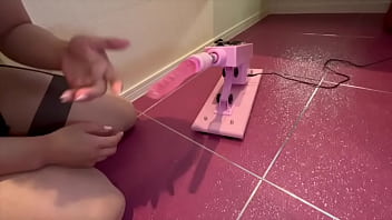 野外でおまんこを見せる女性たち 2025