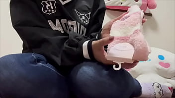 野外でおまんこを見せる女性たち 2025