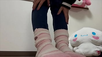 野外でおまんこを見せる女性たち 2025