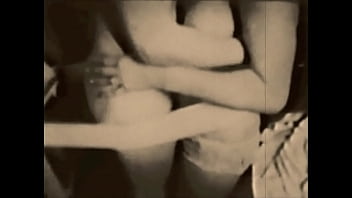 Stiefmutters Dschungel fickt den Stiefsohn