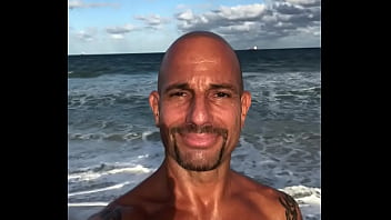 THE HAPPY BEACHBODY PORNSTAR MAXXX LOADZ