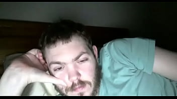 Discuter Avec Kyle Ghost Pendant Qu'il Embrasse