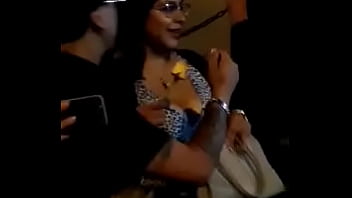 Mr.Camaleon besando a gordita bella...