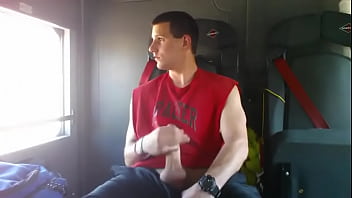 Se masturbando no caminhão