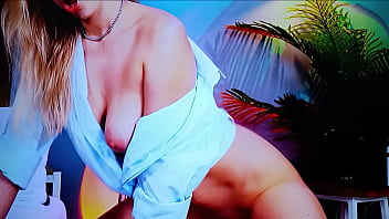 Beautiful blonde shaking it