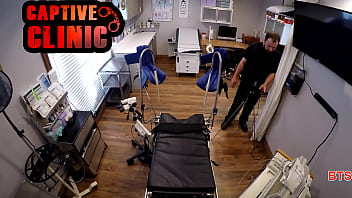 Gefesselte Hure im feuchten Knast-Traum