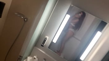 Petit vid&eacute_o avec l&rsquo_ensemble blanc