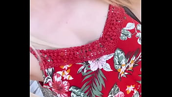 Et on sort la robe fleuris en no bra comme &ccedil_a Je fais profiter tout le monde ...