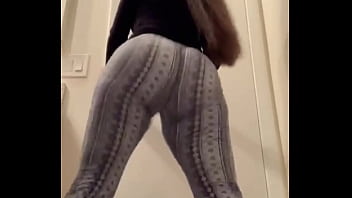 Chica Rebondit Gros Cul