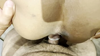 ME PEGOU DE SURPRESA COM A BUNDA GRANDE E VEIO SENDO NA MINHA ROLA