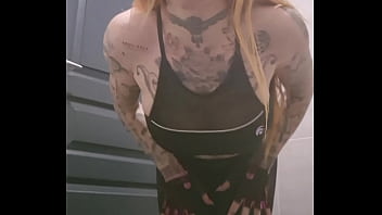 Après ma séance de sport je suis bien ferme de partout ! Tu veut tous voir la ...