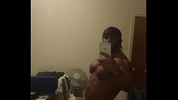 Se Masturber Devant Un Miroir, Majeur Sur