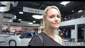 Playsome blonde Jessica is wearing nothing but her lingerie