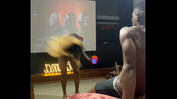 EU QUASE FIZ ESSE NEGÃO GOZA MAIS DE UMA VEZ NA SENTADA