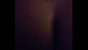 Dunkle Belagerungsnacht mit der prallen Belizerin