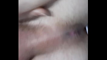 Batendo punheta e mostrando o cuzinho