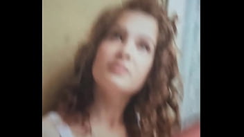 Mi masturbo sulla foto della mia bellissima fidanzata Clelia...