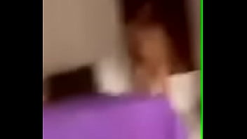 Des Travestis Aux Gros Seins S'exhibent