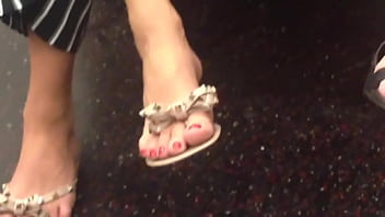 nyc feet, train, shoe play, feet