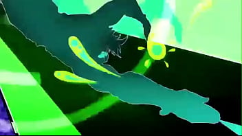 Jovem roludo cantando jojo enquanto mamado