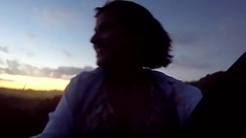 Versaute Milfs Am FKK-Strand Treiben Es Wild - Lady Schlampen - Lange Beine